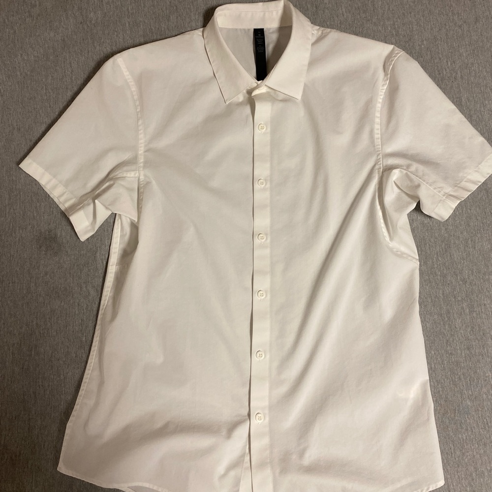 Lululemon Down to the Wire Button down Shirt SS M